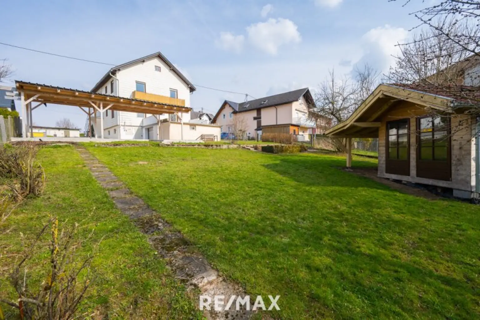 Voll unterkellertes Zweifamilienhaus mit Garten, Carport & Garage in sonniger Zentrumslage von Bad Hall!