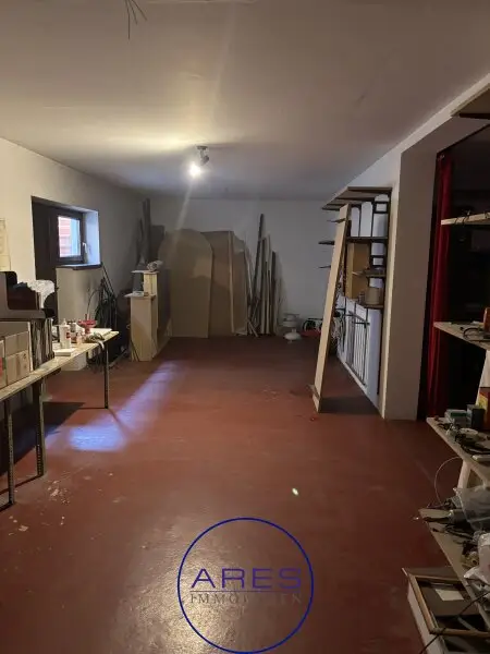 Villa mit Teich in Einzellage mit arrondierten ca. 5,6 ha großen Eigengrund