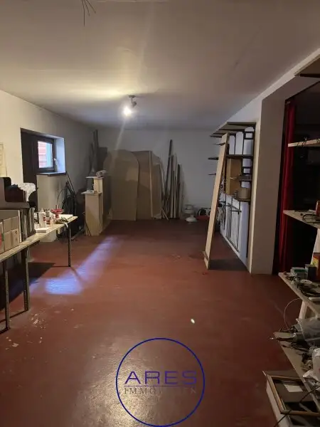 Villa mit Teich in Einzellage mit arrondierten ca. 5,6 ha großen Eigengrund