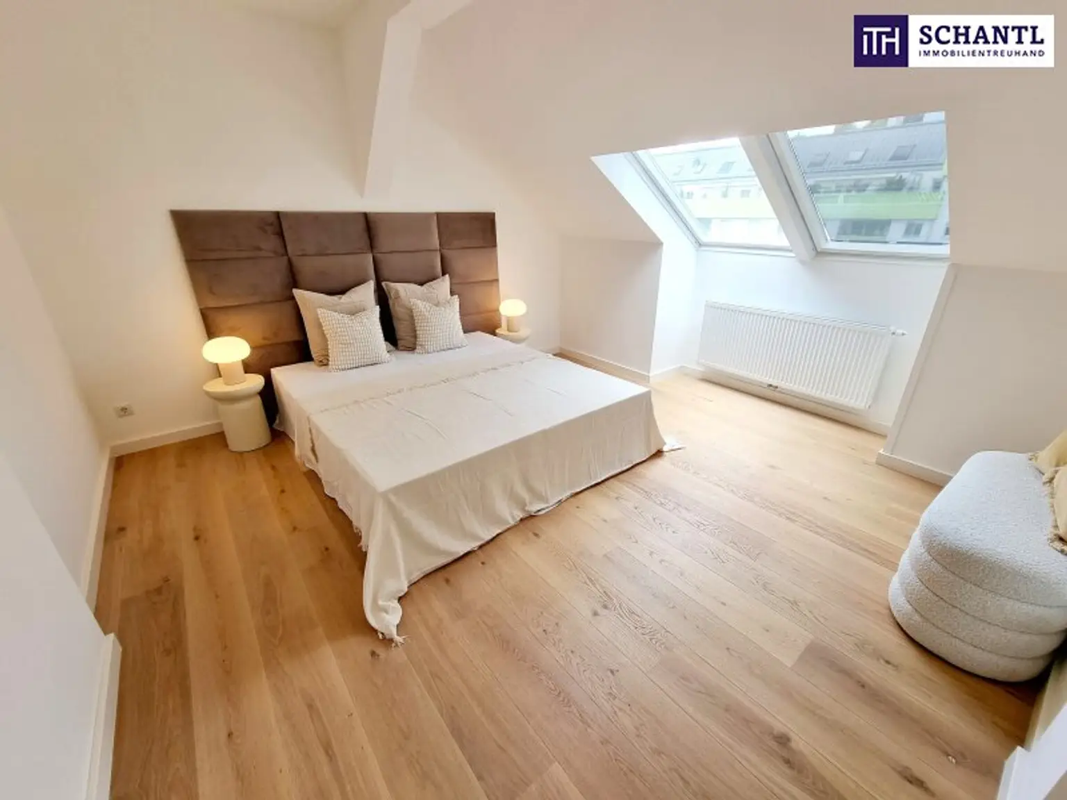 WOW! Stylischer Wohntraum im Dachgeschoss! Frisch saniert + Ruhelage + Traumhaftes Altbauhaus + Hofseitige Terrasse + U-Bahn ums Eck + Beste Infrastruktur und Anbindung!