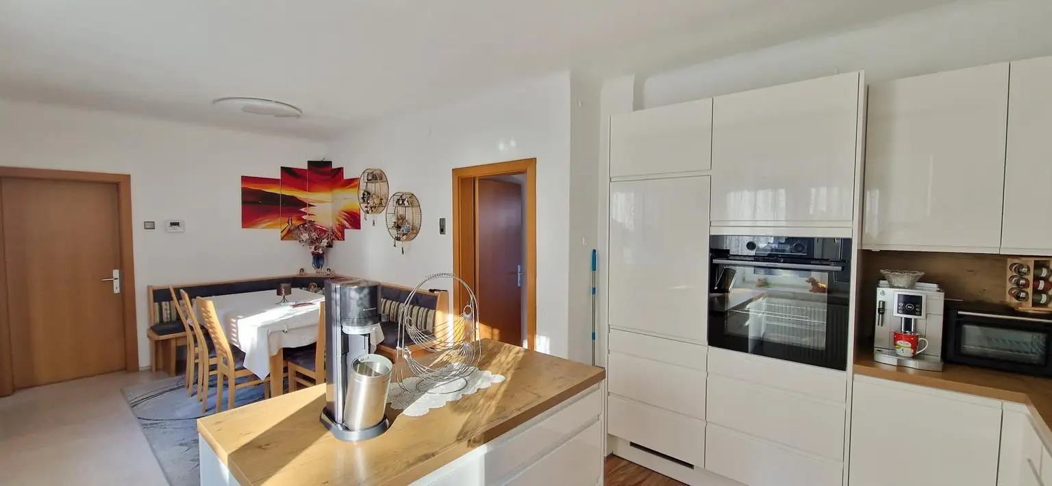 Küche mit Essbereich