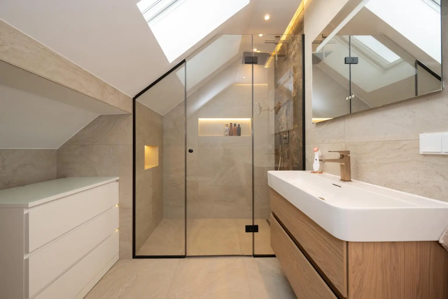 Badezimmer (DG)