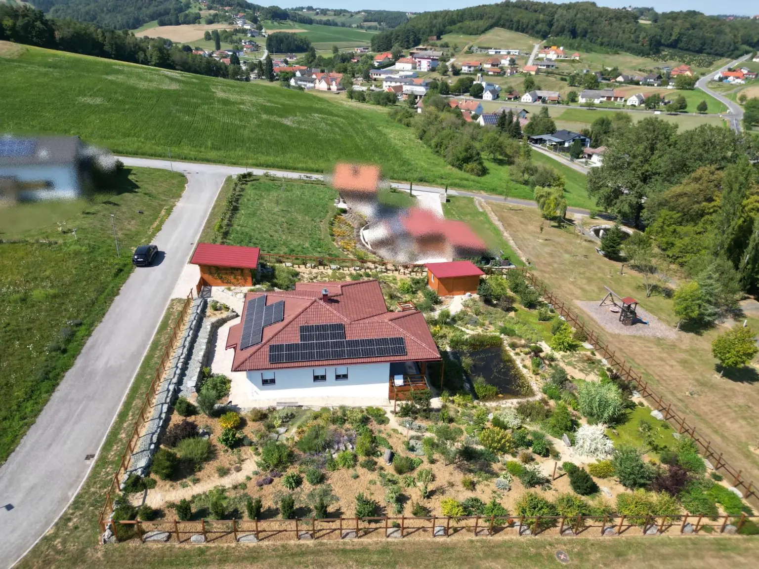 Neuwertiger Bungalow mit einzigartiger Steingartengestaltung und Naturteich