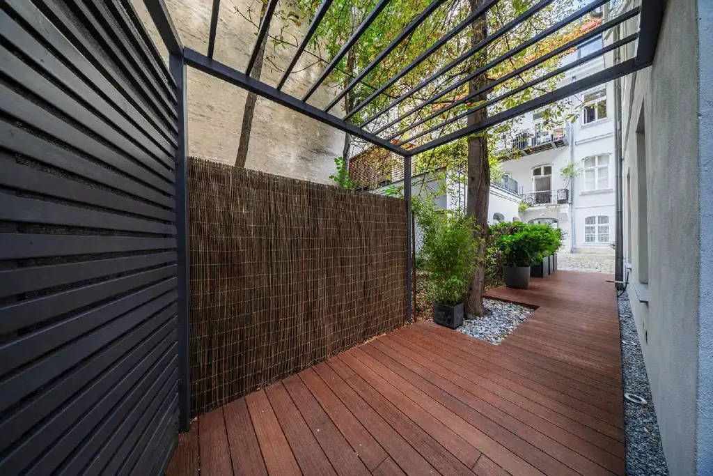 Exklusive Gartenwohnung am Rochusmarkt – Wohnen im spätbarocken Juwel