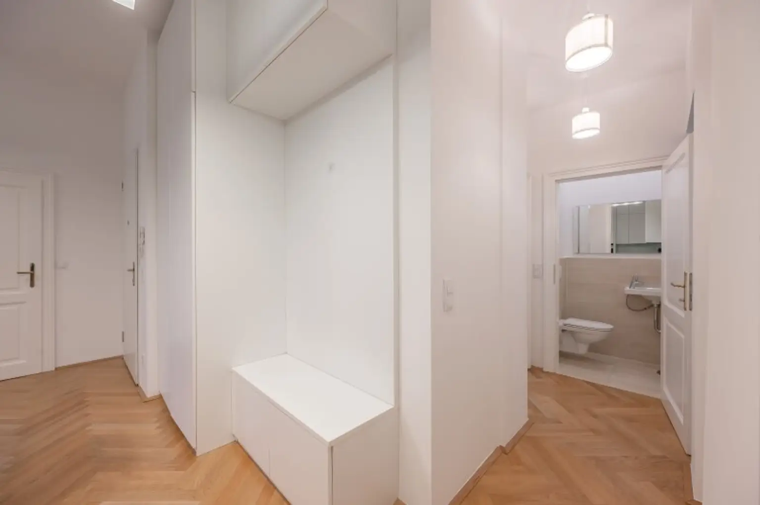 ++1150++ Stilvolle 4-Zimmer Altbauwohnung mit Balkon – Wohnen in Toplage mit Topausstattung