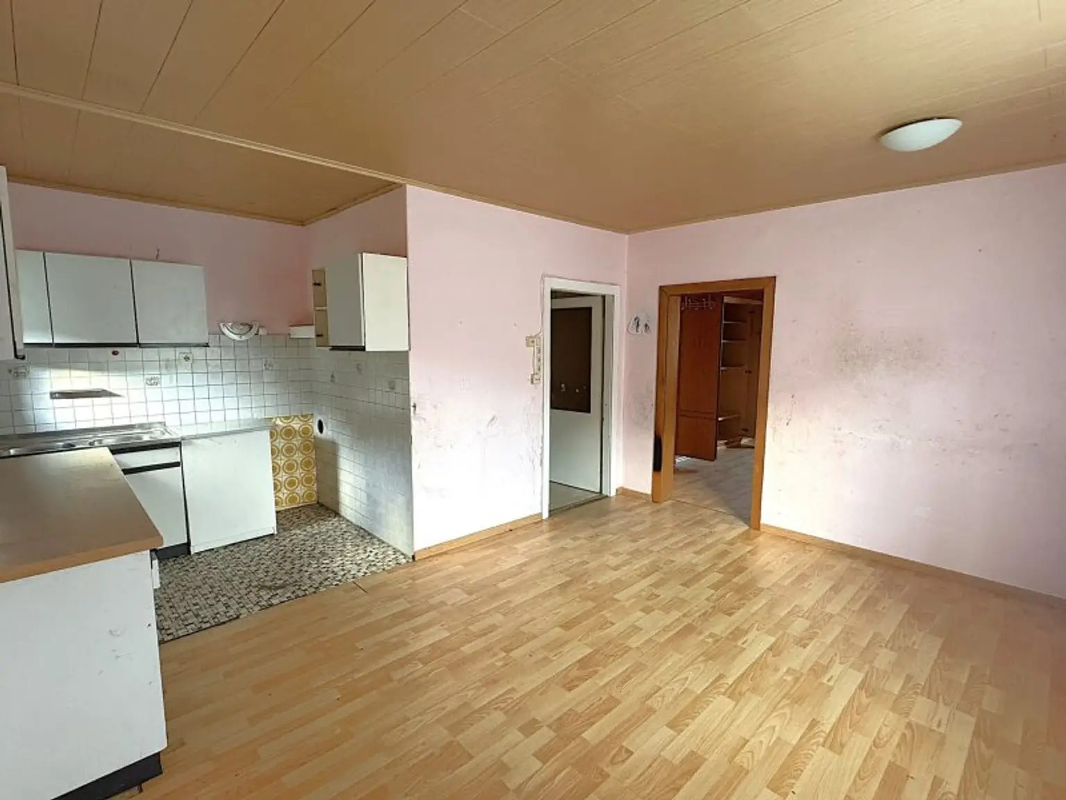 MEHRPARTEIENHAUS IN NEUBERG - BAURECHTSANGEBOT