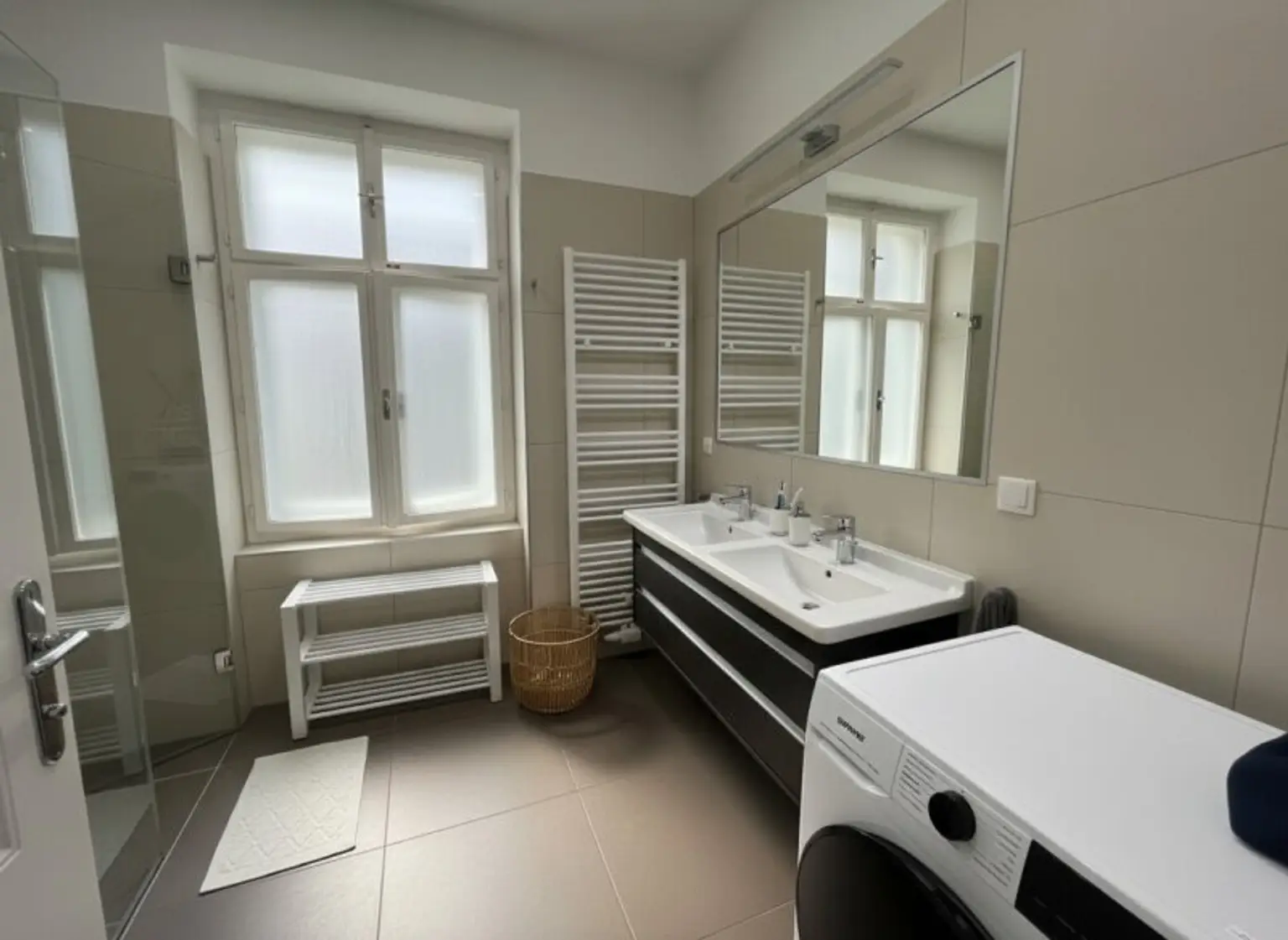 MODERNES DESIGN VOLLMÖBLIERT TRIFFT ALTBAU