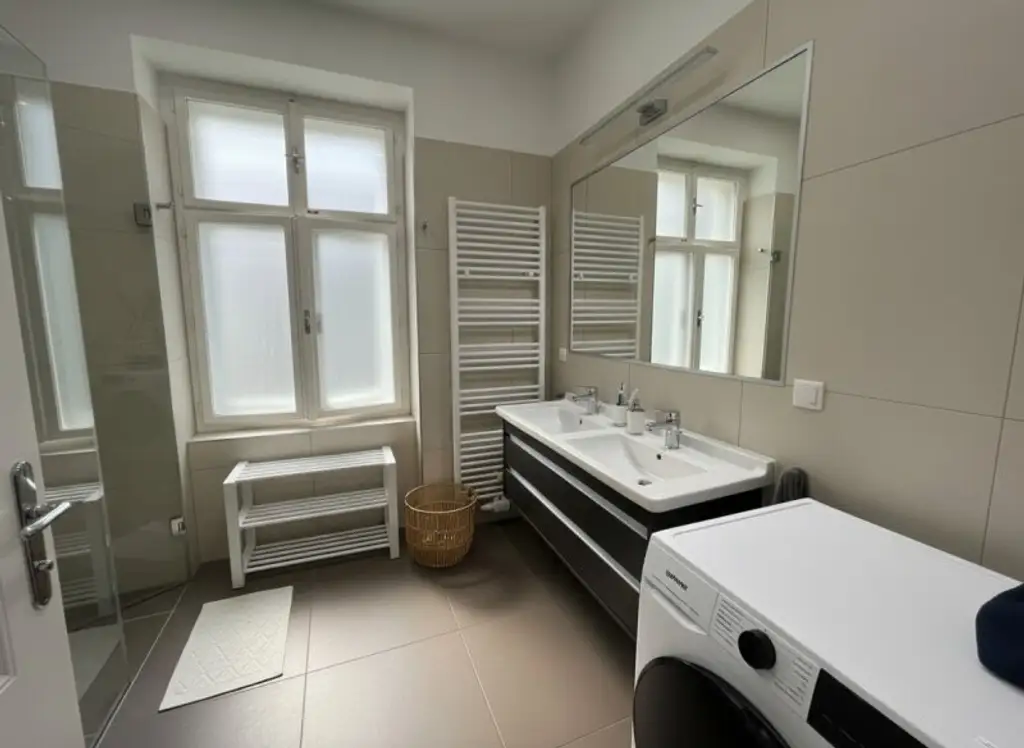 MODERNES DESIGN VOLLMÖBLIERT TRIFFT ALTBAU