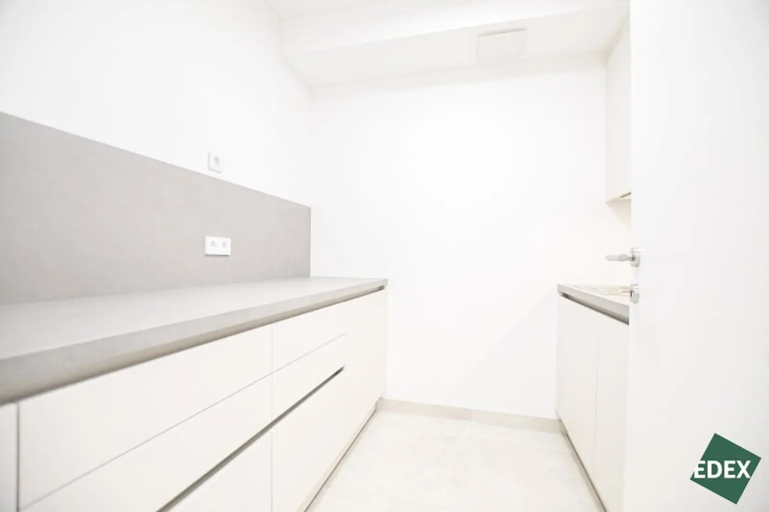 Top-Lage in Gersthof: Modernes 2-Zimmer-Büro mit Terrasse und Kühlung