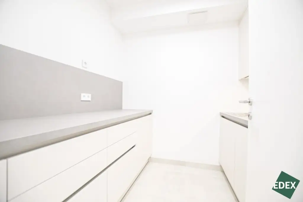 Top-Lage in Gersthof: Modernes 2-Zimmer-Büro mit Terrasse und Kühlung