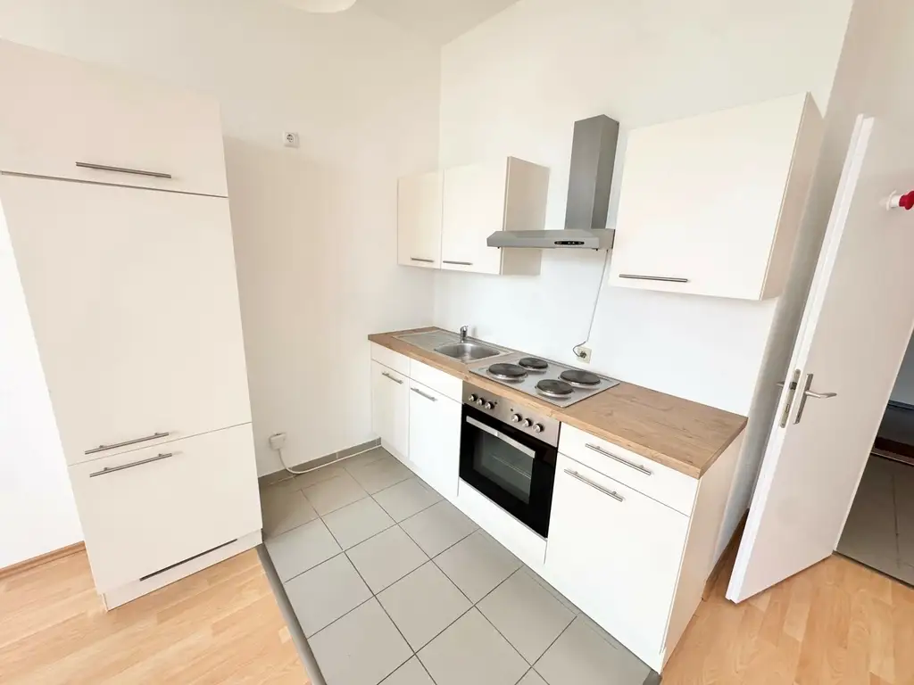 GARTENTRAUM | TOPLAGE NÄHE DONAUZENTRUM | HELLE SINGLE-WOHNUNG | U-BAHN-NÄHE