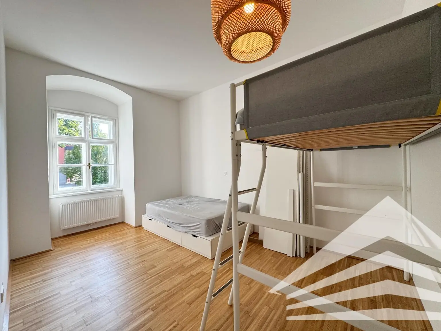 Stilvolle 3 Zimmer-Altbauwohnung mit DAN-Küche an der Donaulände