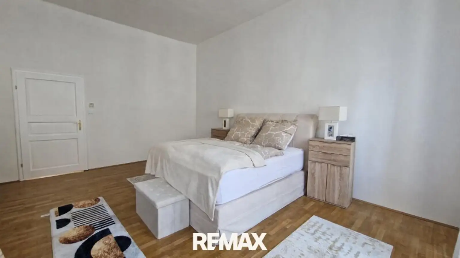 Schlafzimmer aufgeräumt KI-Info