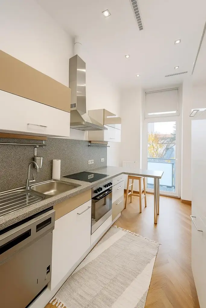 Stilvolle Altbauwohnung mit Balkon in begehrter Lage des 18. Bezirks – unbefristete Miete