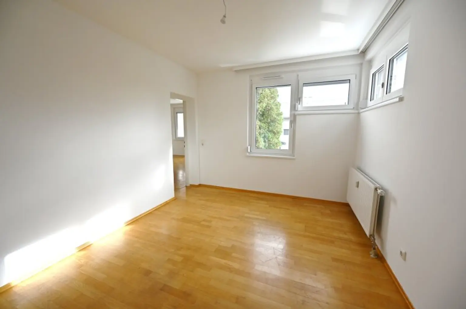 Familienfreundliche Wohnung mit Balkon, Terrasse und Grünblick in Hörsching