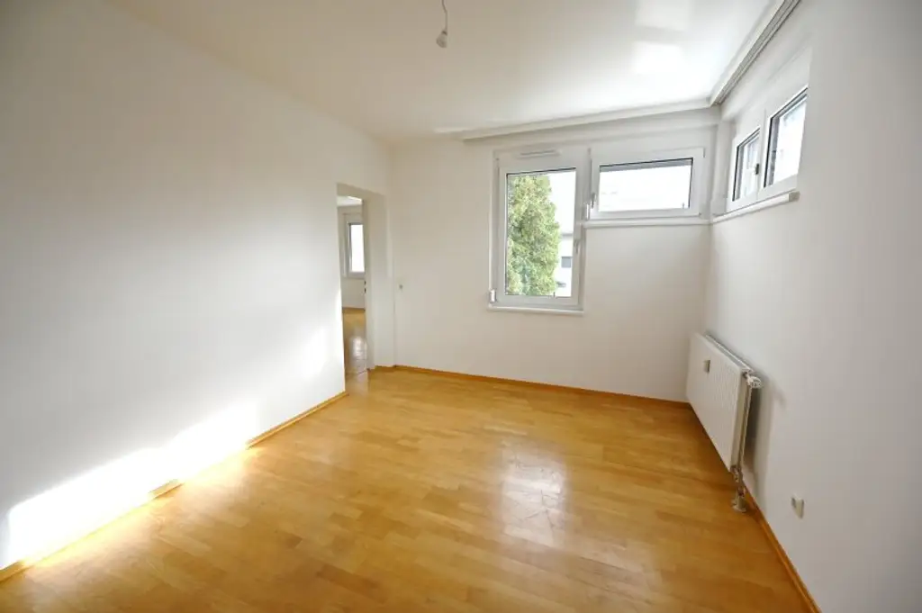 Familienfreundliche Wohnung mit Balkon, Terrasse und Grünblick in Hörsching