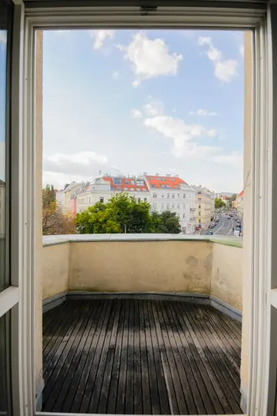 IHR SANIERUNGSPROJEKT - 3-ZIMMER-ALTBAUWOHNUNG MIT TERRASSE
