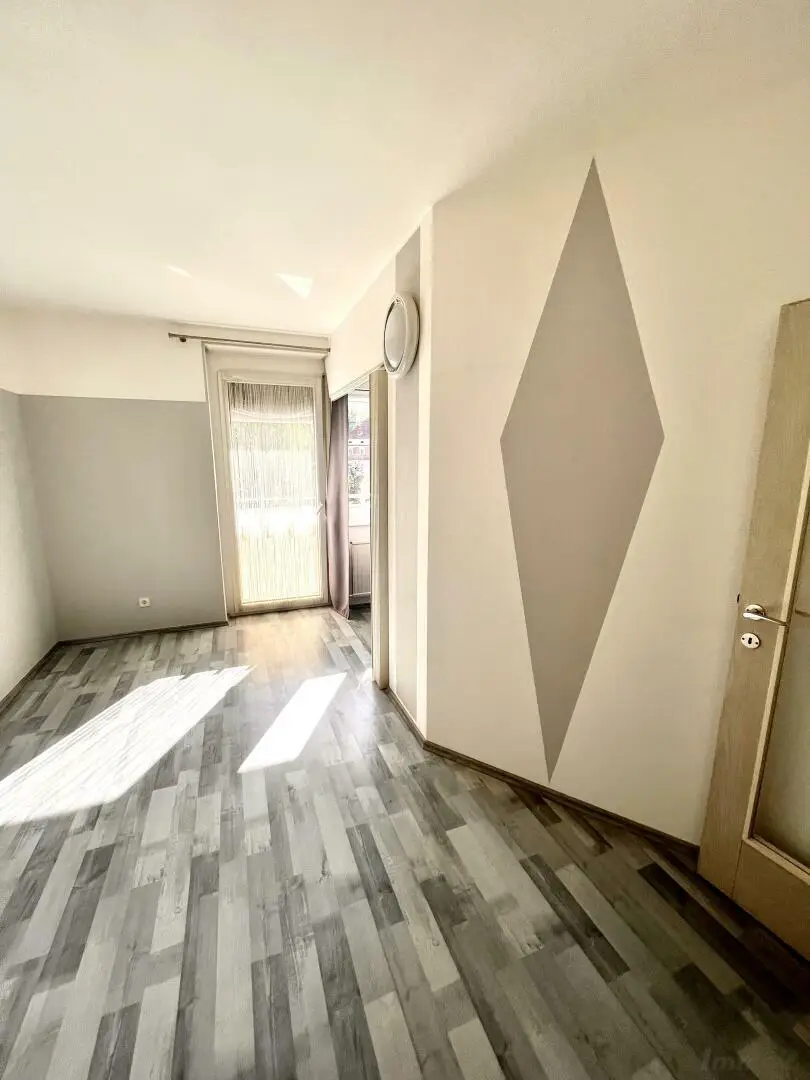 Wohnzimmer mit Ausgang auf die Loggia