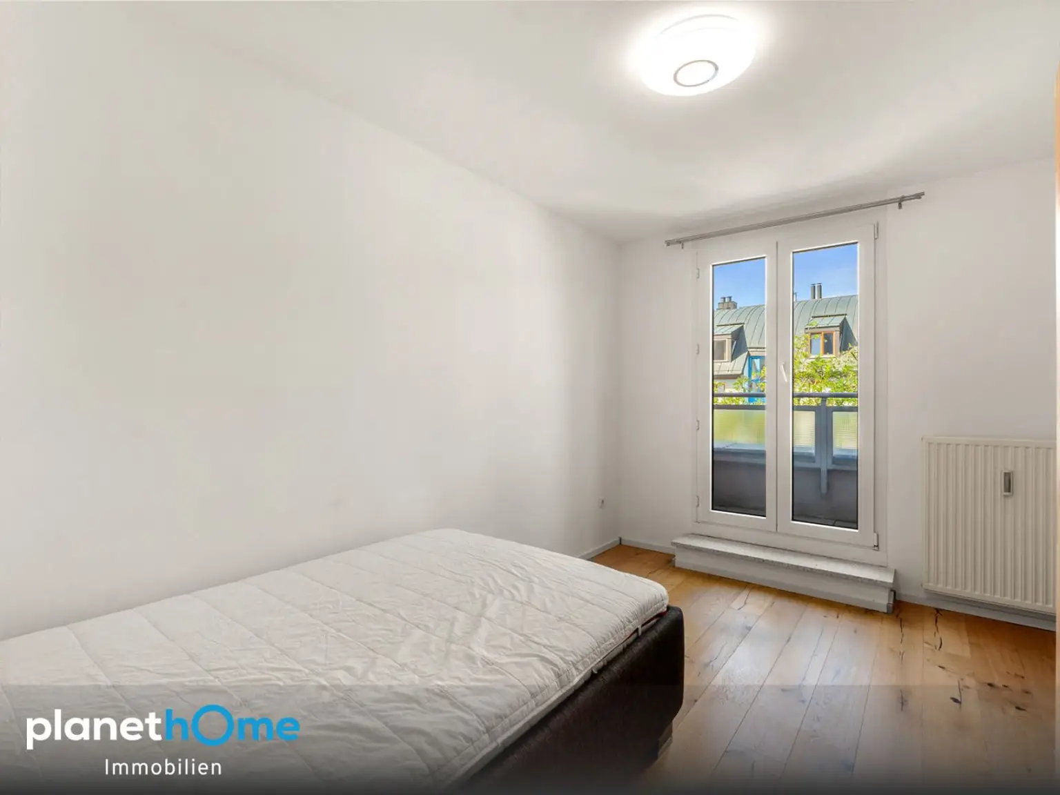 Schlafzimmer mit Balkon