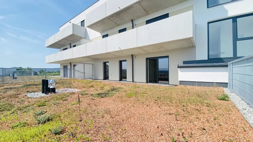 Neubau Erstbezug Drei Zimmer Terrassenwohnung mit Fernblick