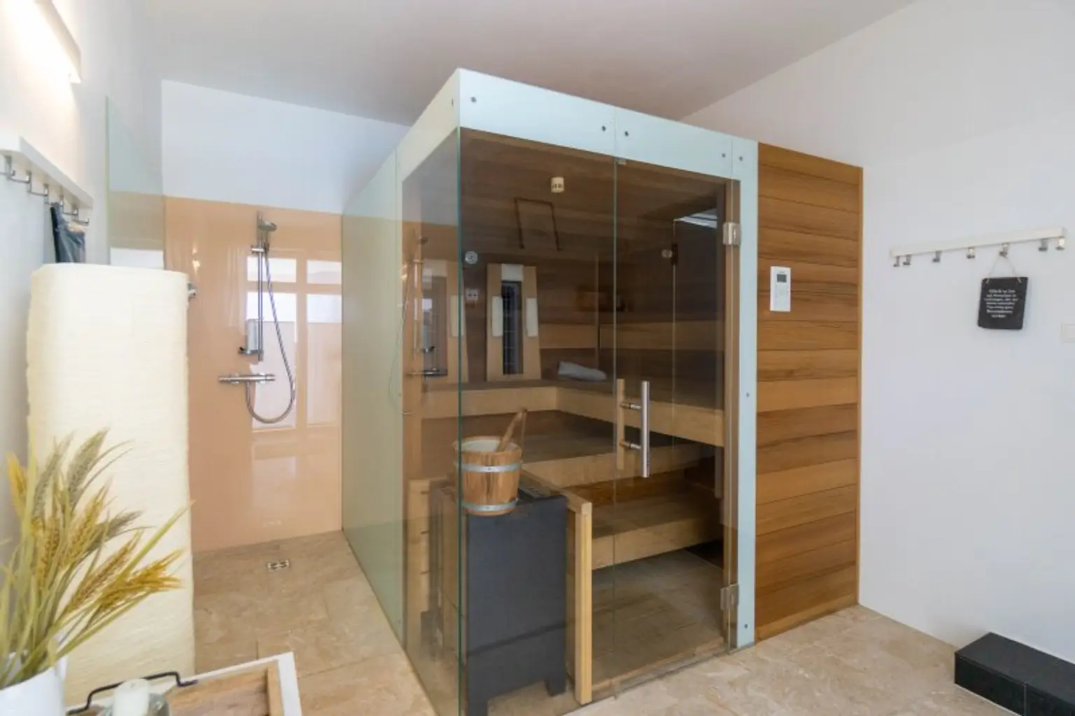 Luxus im Grünen: Architektenvilla mit mediterranem Flair und Alpenpanorama