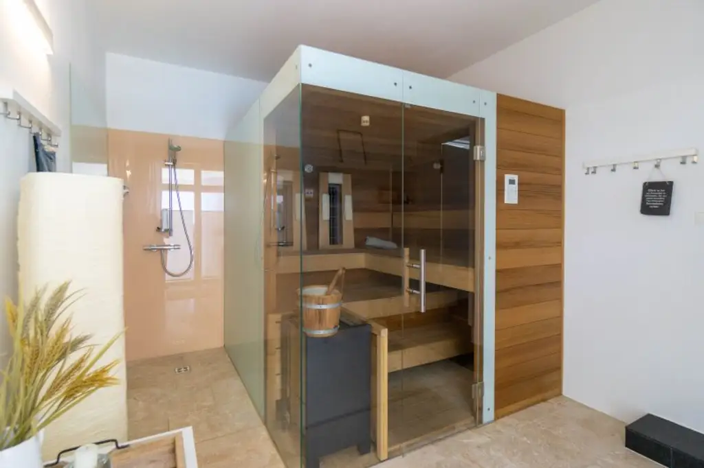 Luxus im Grünen: Architektenvilla mit mediterranem Flair und Alpenpanorama