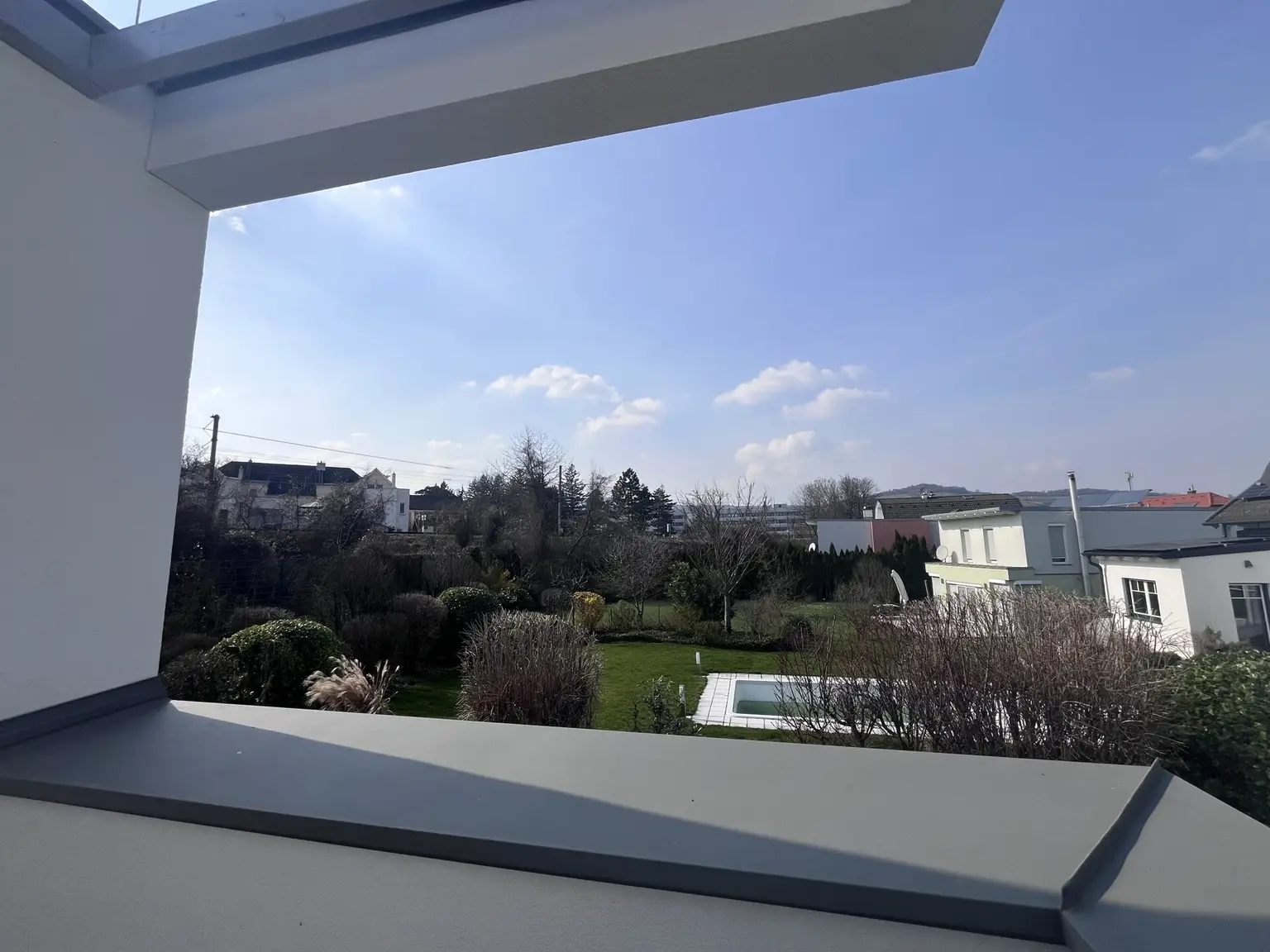 Erstbezug !!! Traumhafte Doppelhaushälfte -  mit 5 Zimmern, Garten, Wohnkeller und Stellplätzen!