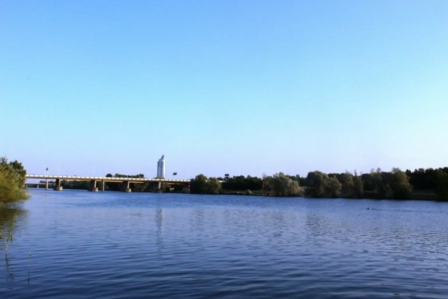 PROVISIONSFREI - THE WATERFRONT CURIOSITY - ABSOLUTE SELTENHEIT – EIGENGRUND BEI DER ALTEN DONAU!