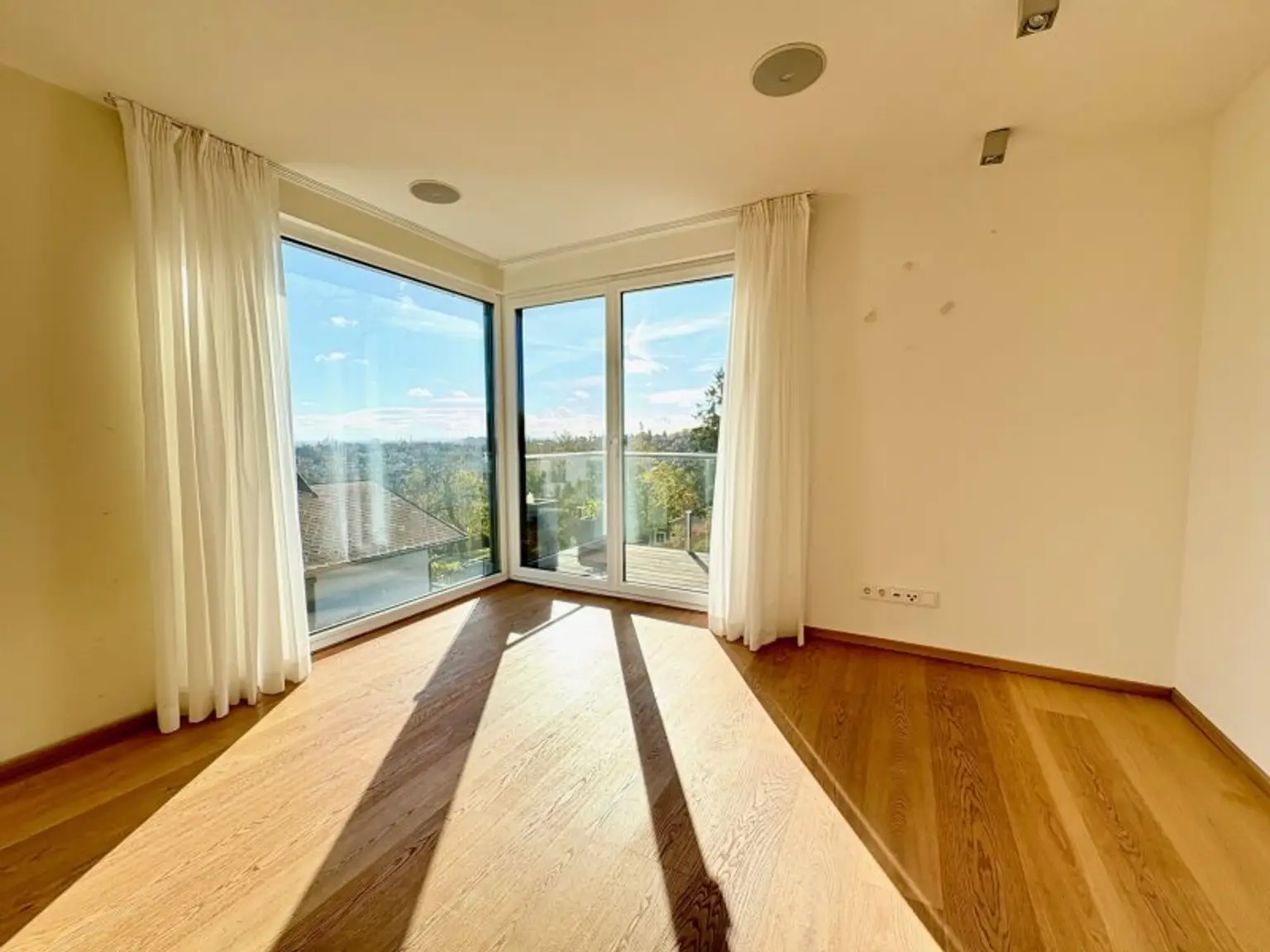 LUXUS-KLEINGARTENHAUS IM ALLEINEIGENTUM MIT WUNDERSCHÖNEM BLICK AM HACKENBERG