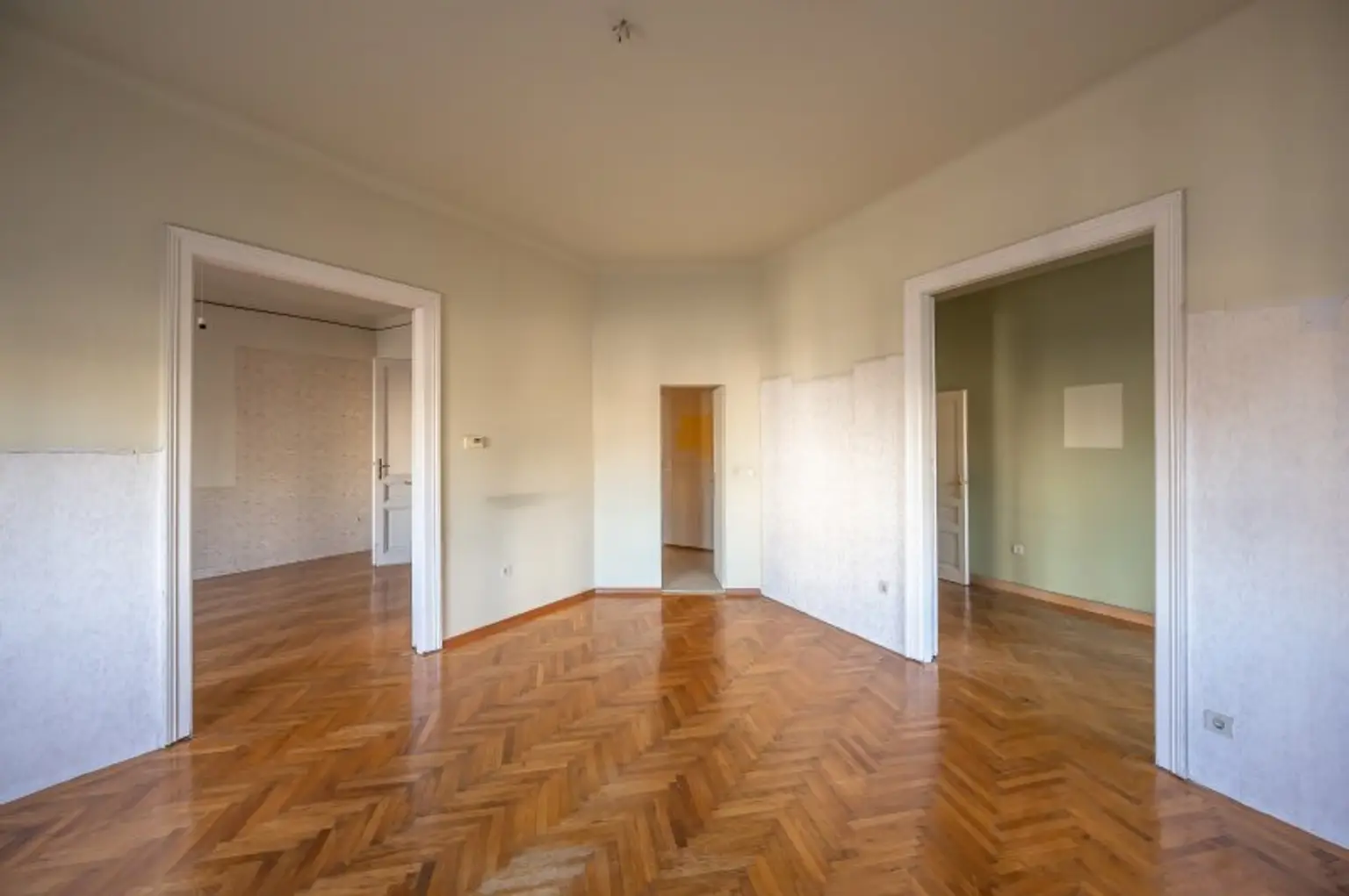++NEU++ 3-Zimmer Altbau-Wohnung (sanierungsbedürftig), viel Potenzial