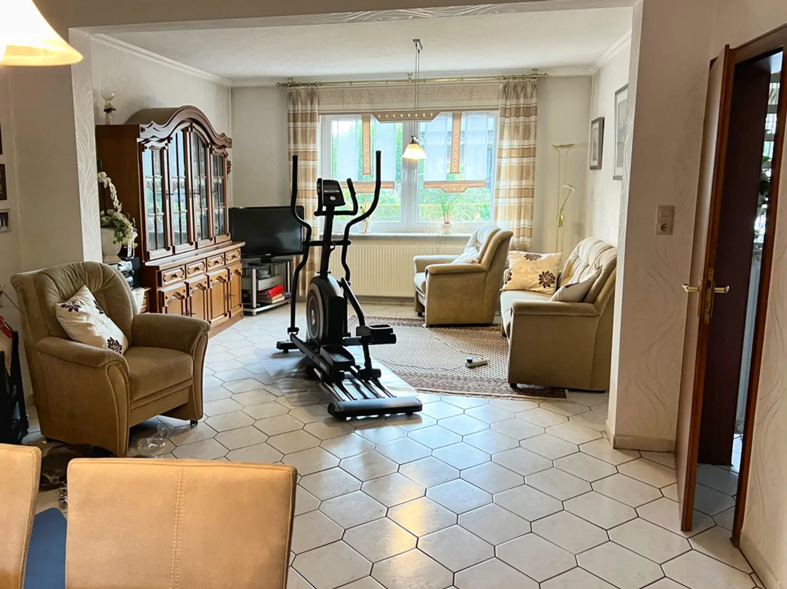 Alle unter einem Dach! Einfamilienhaus mit Einliegerwohnung & viel Platz!