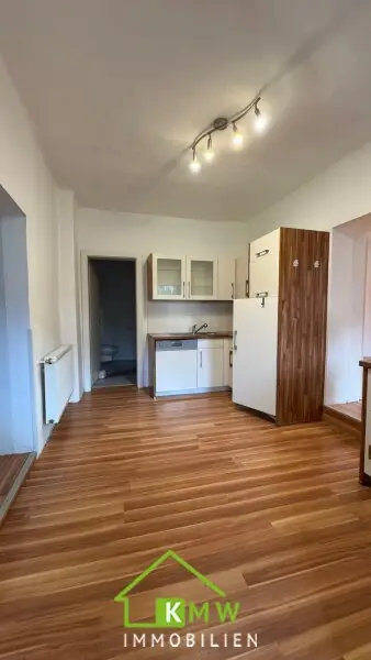 Saniertes, kleines Haus in guter Lage