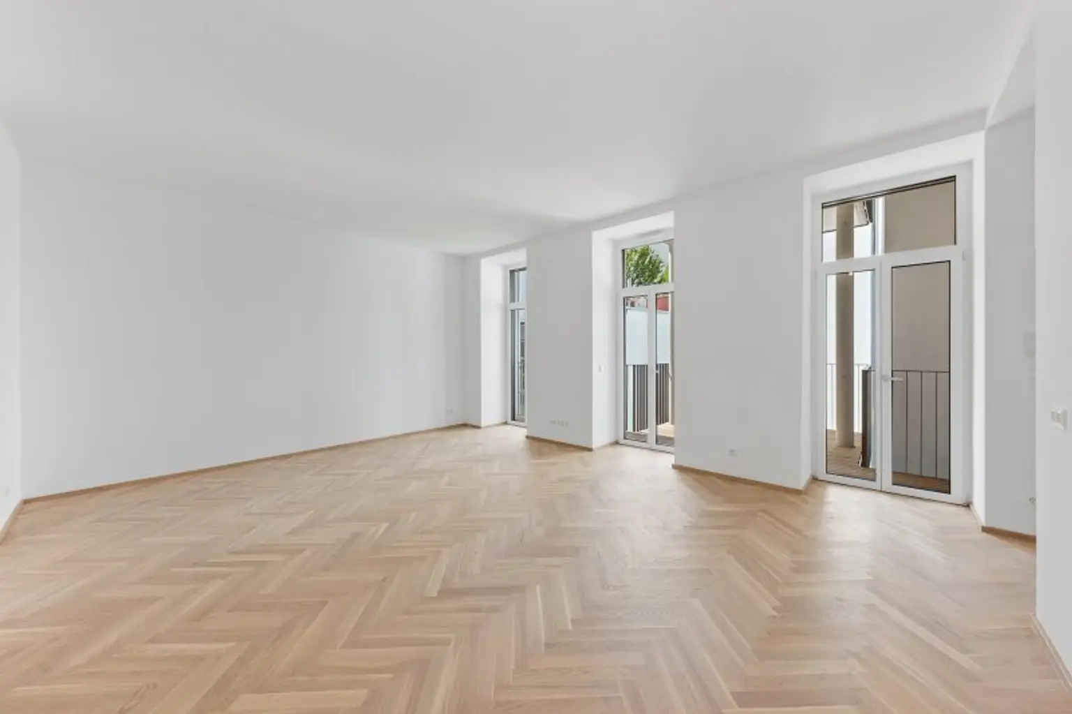 4-Zimmer-Altbaueigentumswohnung in generalsaniertem Altbau mit Balkon