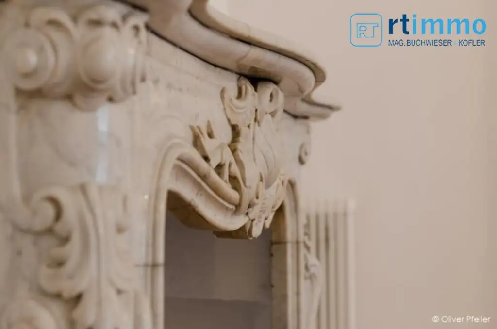 REPRÄSENTATIVE KLASSISCHE BEL ETAGE WOHNUNG IM BOTSCHAFTSVIERTEL