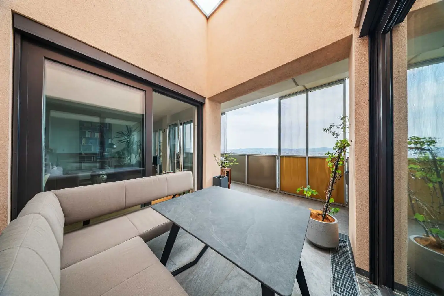 Penthouse im 34. OG mit Terrasse I 360° Wienblick I Designküche I TG Platz mit E-Ladestation