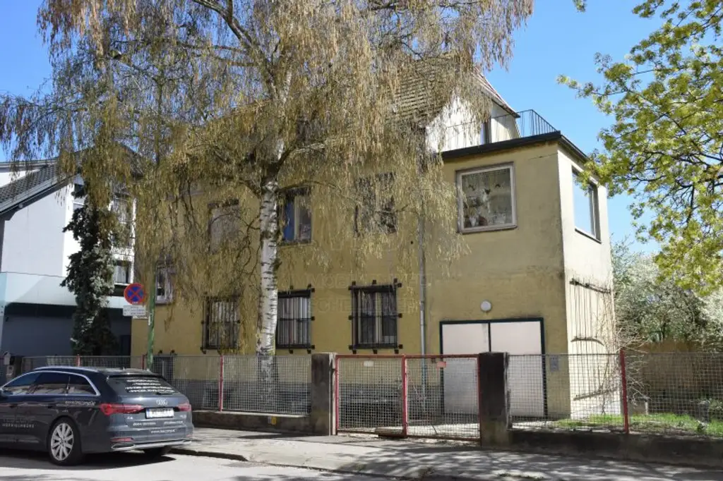 Großes Wohnhaus-Zentrumsnah-Sanierungsbedarf!