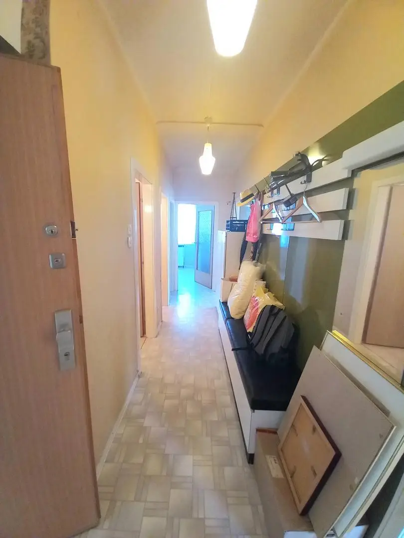 ZENTRALE 2-ZIMMERWOHNUNG IN OBERLAA