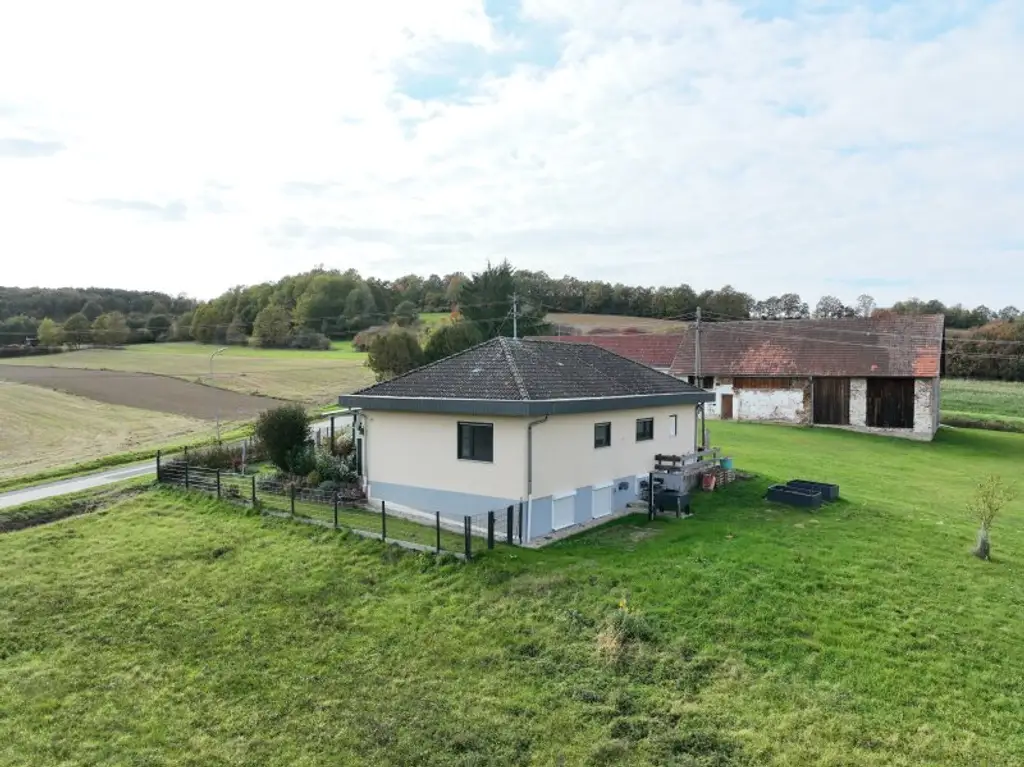 ** FAMILYS BEST **   Reinersdorf !! Bungalow mit ca. 122 m2 Wfl. in ruhiger, idyllischer Ortsrandlage mit ca. 1.200 m2 Eigengrund !!