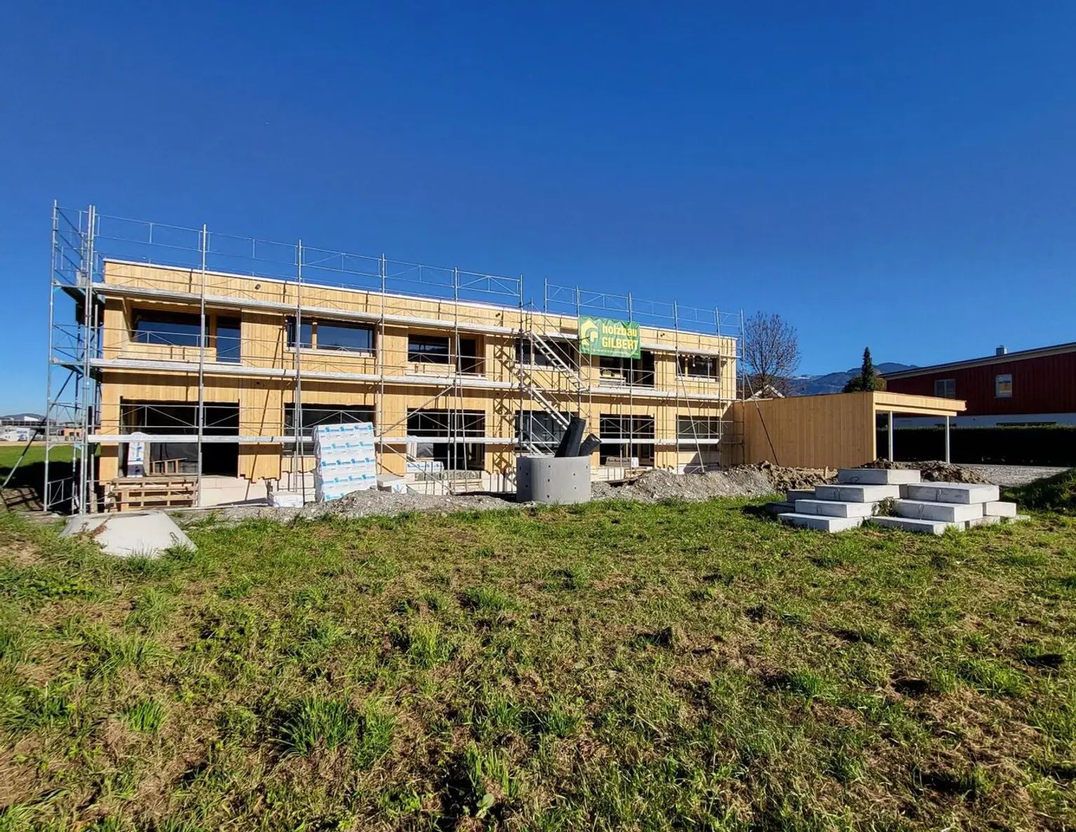 NEU - Feldkirch Gisingen Guldenäcker - Vollholz Reihenhaus mit 5 Zimmer, Garten und Carport, Top Lage