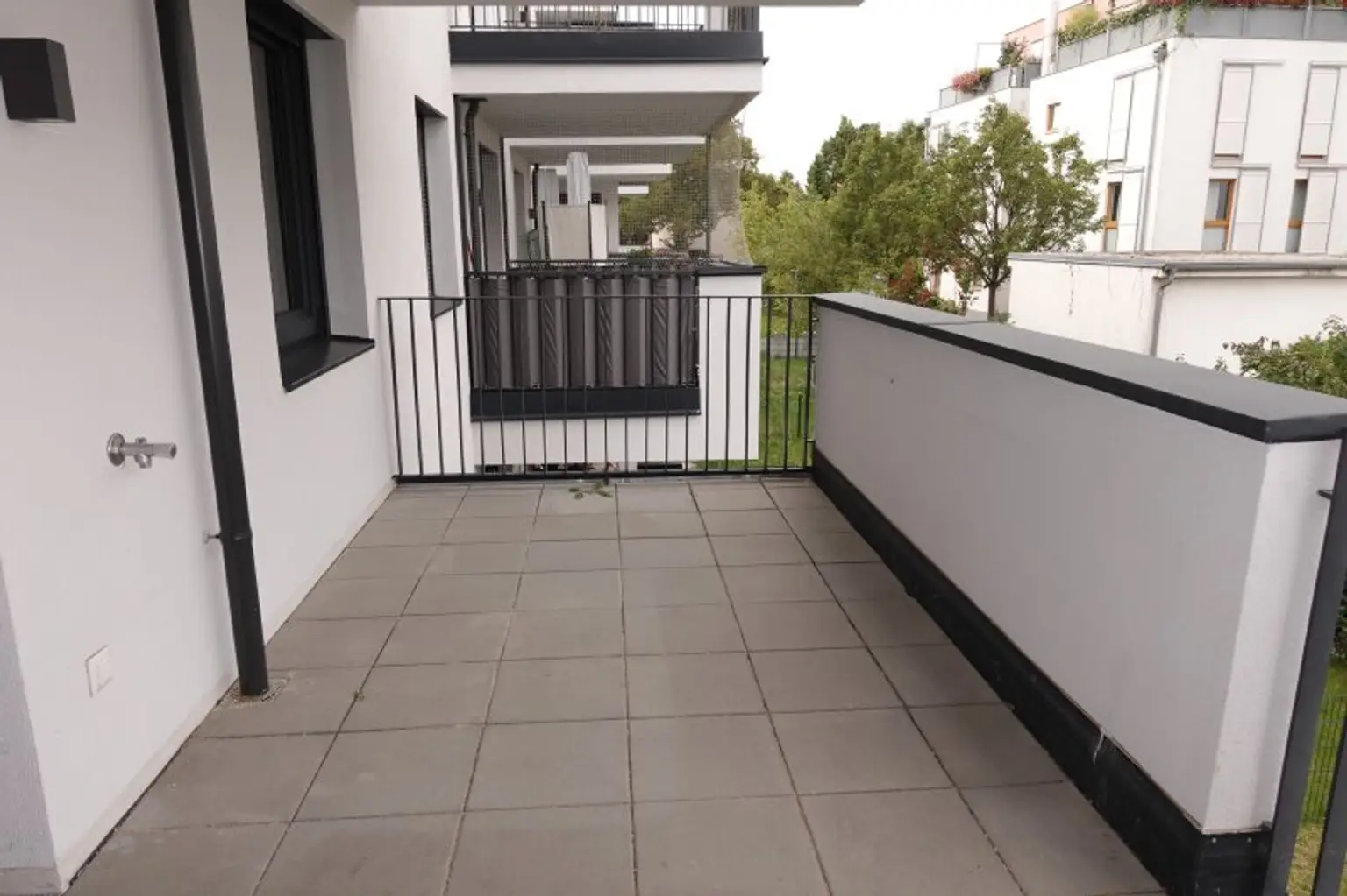Zweitbezug, HOFSEITIGE BALKON-2 Zimmer-Neubauwohnung
