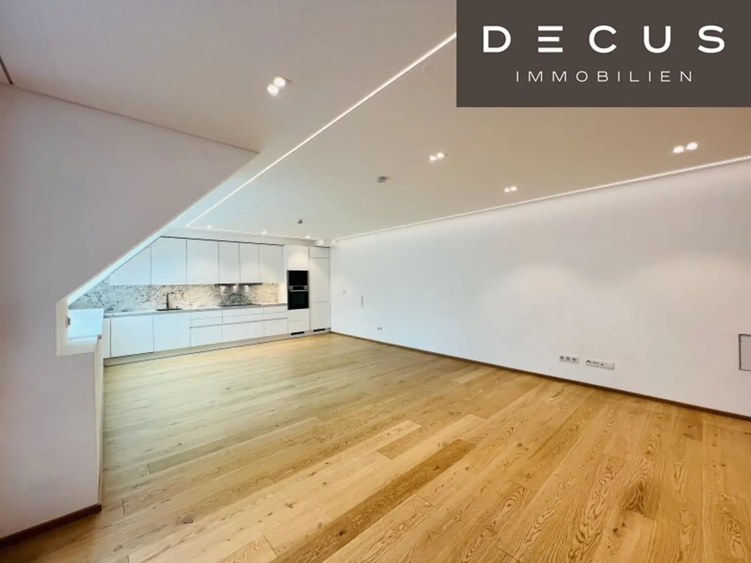 RESIDIEREN AM STADTPARK | ELEGANTE DACHGESCHOSSWOHNUNG | RUHIGE HOFSEITIGE 12 m2 TERRASSE | 4 ZIMMER | 2 BÄDER