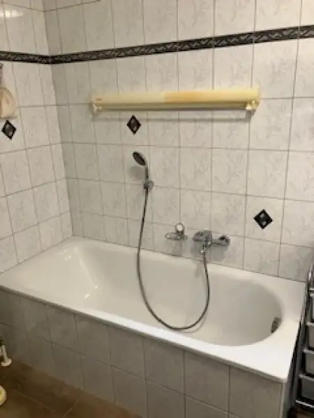 Schöne, sonnige Maisonette 3-Zimmer-Wohnung mit großer Dachterrasse sowie 2 Balkonen und 2 PKW-Abstellplätzen in Salzachnähe/Josefiau zu verkaufen