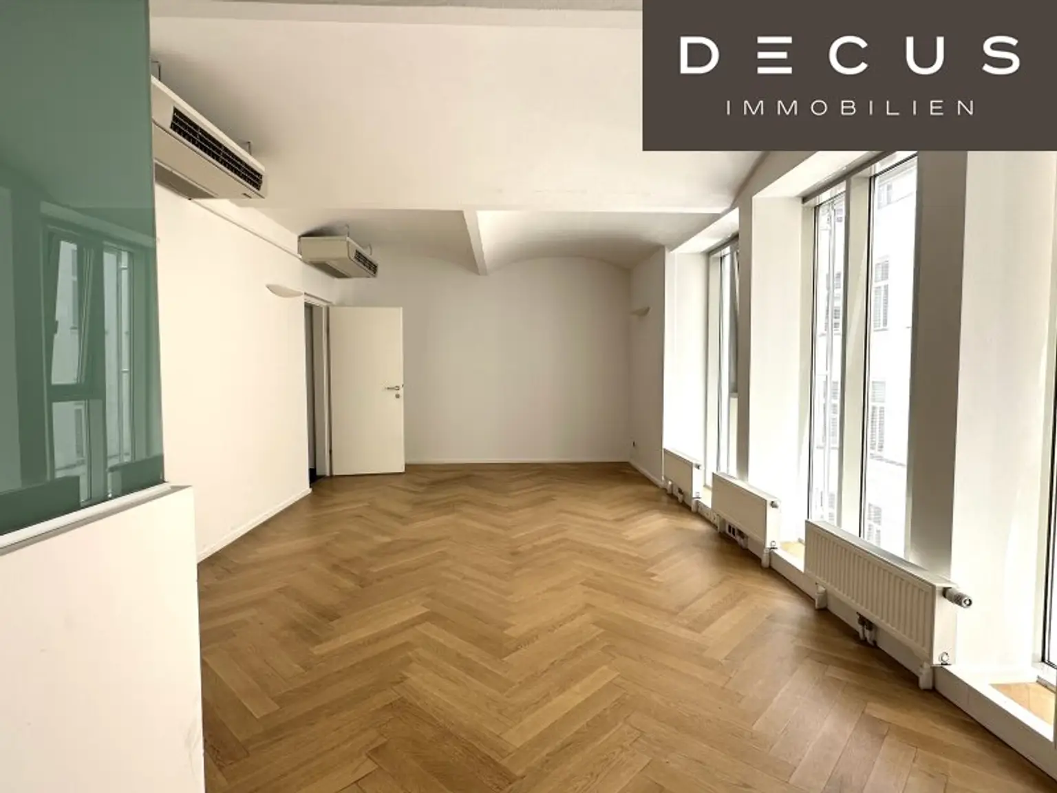 + + + REPRÄSENTATIVER ALTBAU + + + TOP CITY LAGE + + + 10 Räume + + +