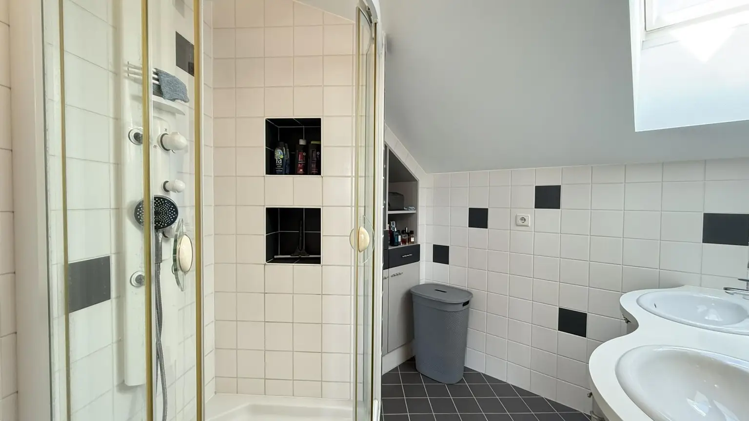 Badezimmer DG