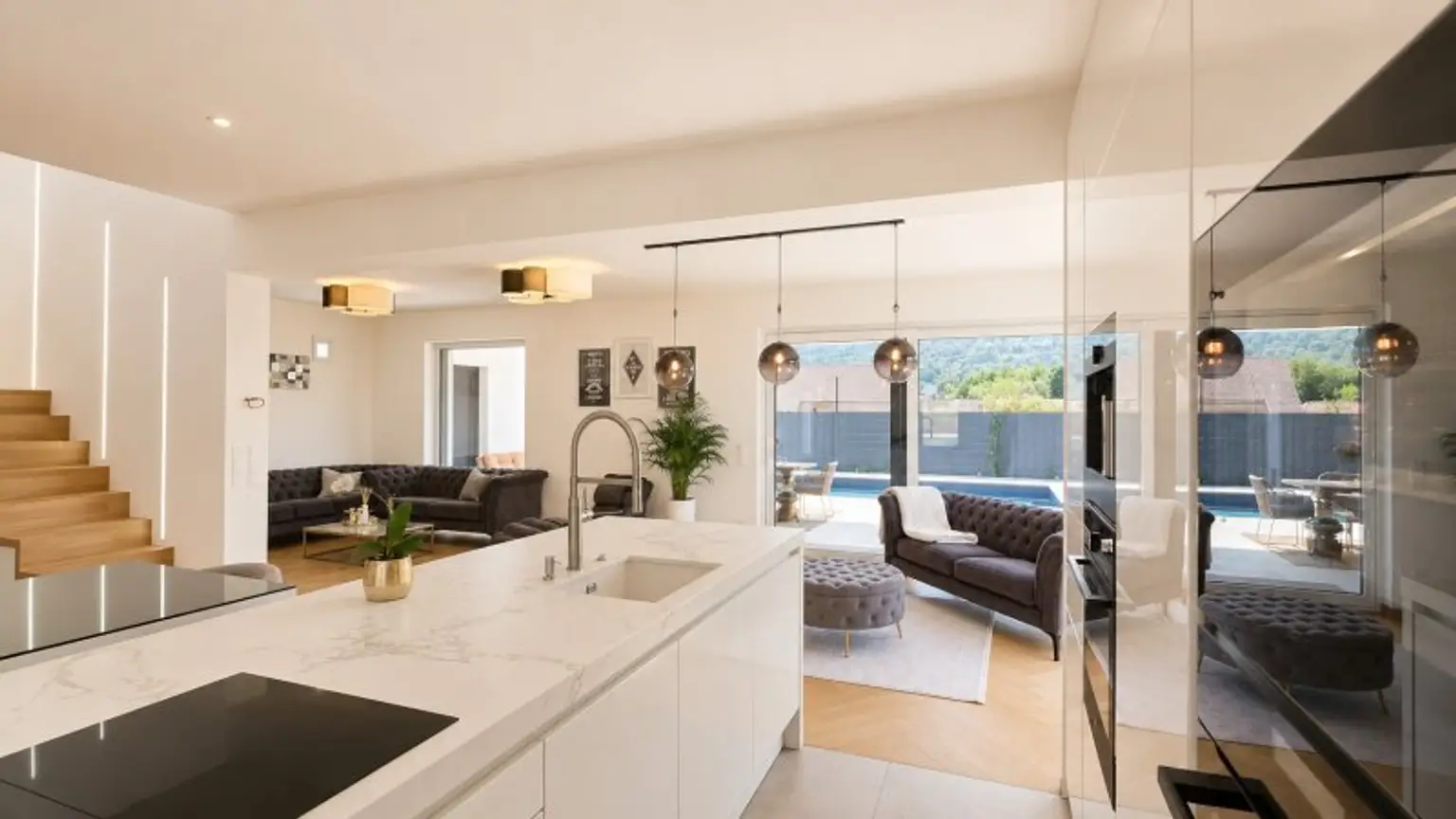 Pool und Terrassenblick Kompagnon Immobilien