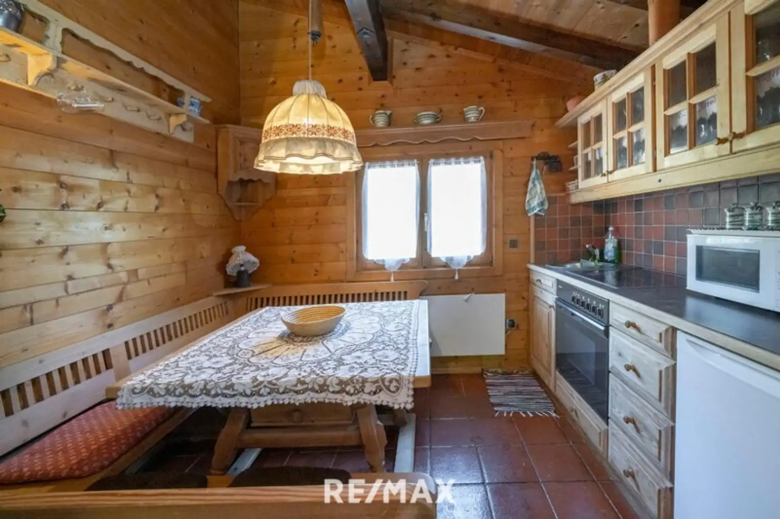 „Wohnen im Einklang mit der Natur – Stilvolles Holzhaus in traumhafter Ruhelage auf unverbaubarem Grundstück“