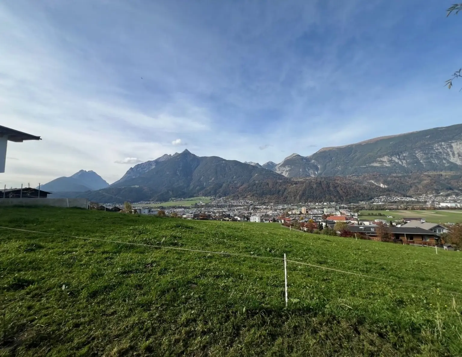 Baugrundstück mit Altbestand in Aussichtslage