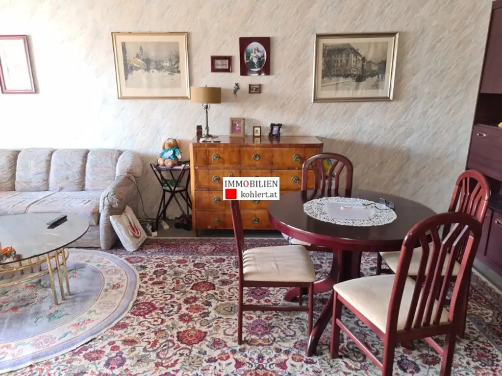 ****GELEGENHEIT, SONNIGE EIGENTUMSWOHNUNG MIT LOGGIA, ALLE NEBENRÄUME, HOHER LIFTSTOCK