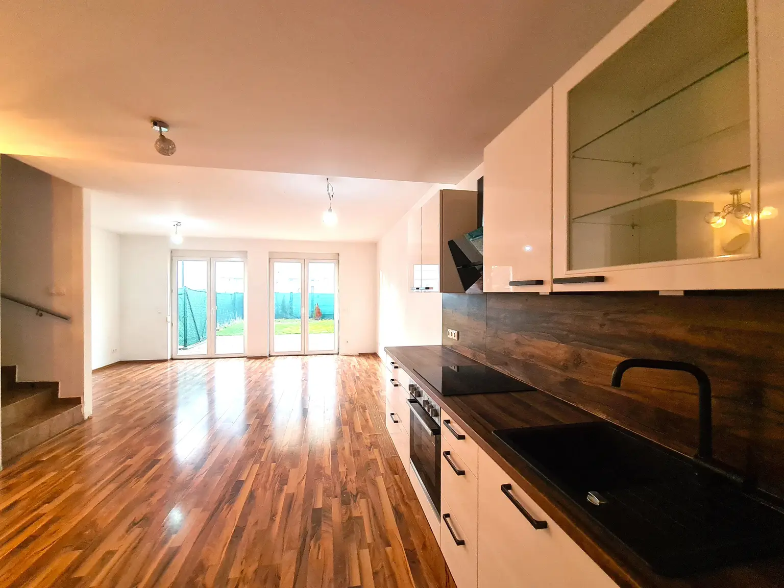 Top Maisonettenwohnung mit Dachterrasse, Garten und Carport!