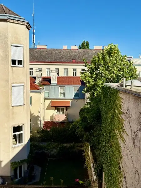 LEBEN IN GERSTHOF - GROSSZÜGIG ANGELEGTE SANIERTE 3 ZIMMER MIT BALKON ZUM INNENHOF